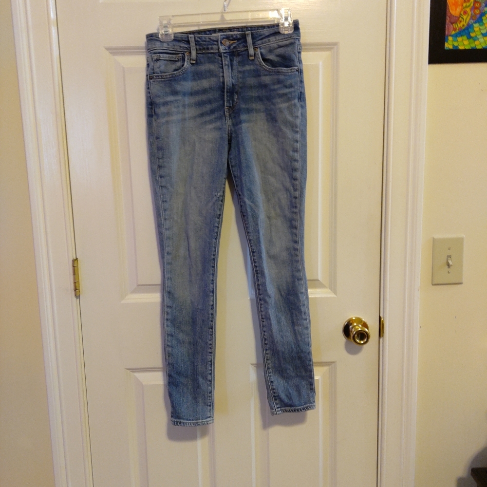 Levis Women's  721 High Rise Skinny  Medium Wash Jeans Size 26